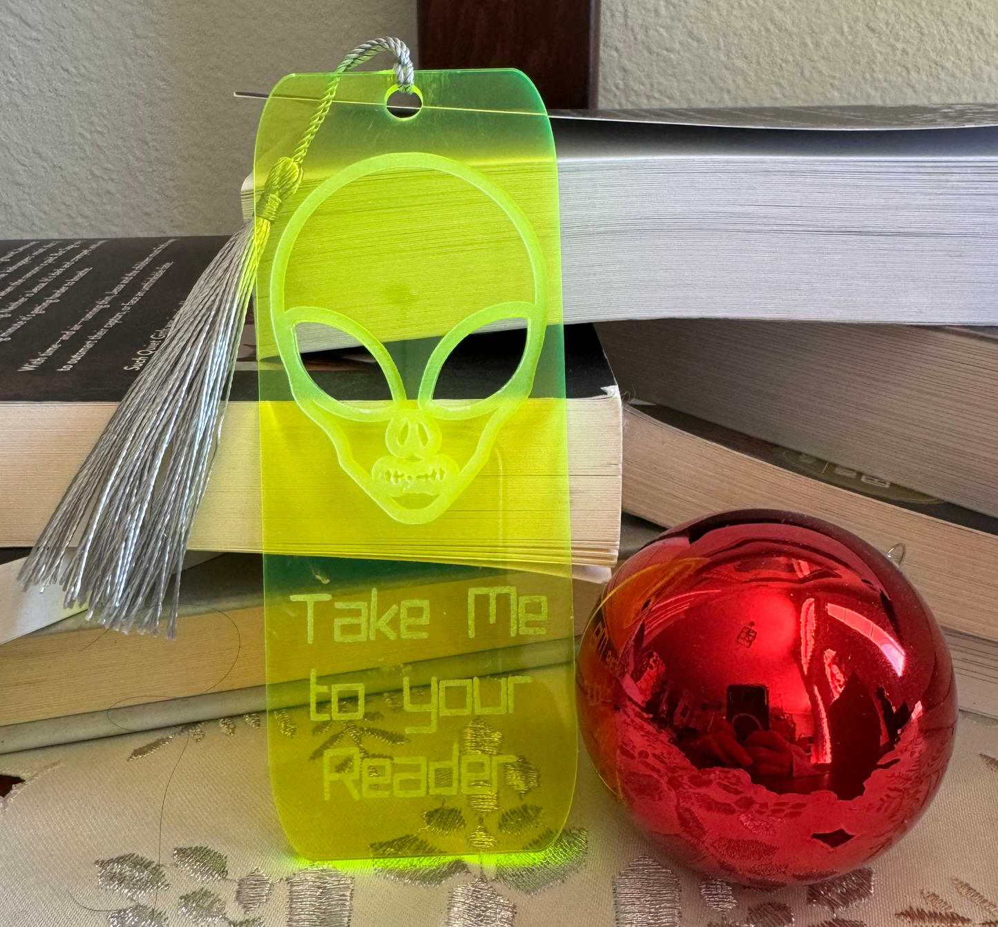 Alien Bookmark
